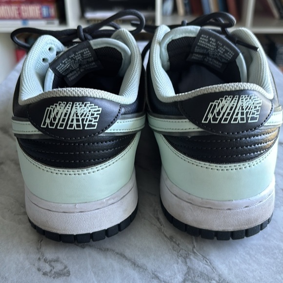 EUC Nike Men's Dunk Low Dark Smoke Grey/Barely Green size 11 FZ1670 - Picture 4 of 9